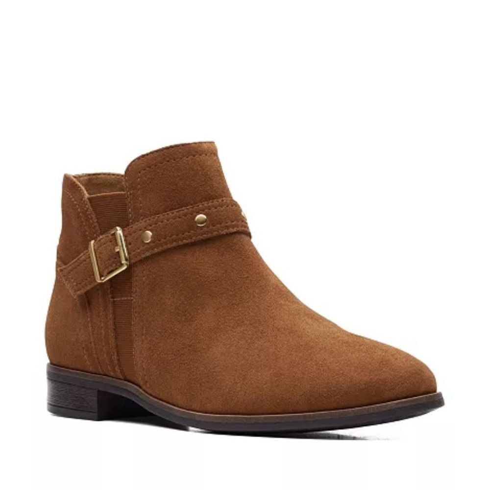 Clark’s Women’s Chelsea Boot Tricia. Tan Suede Leather Upper. NWOB. Size 8.